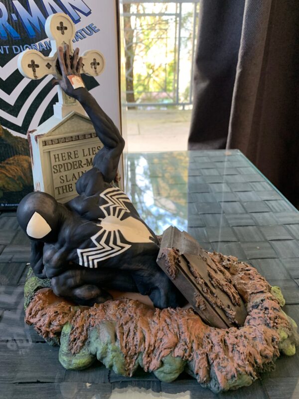 The Amazing Spider-man "Kraven's Last Hunt" Statua diorama di Pablo Viggiano - Marvel Dynamic Forces - immagine 2